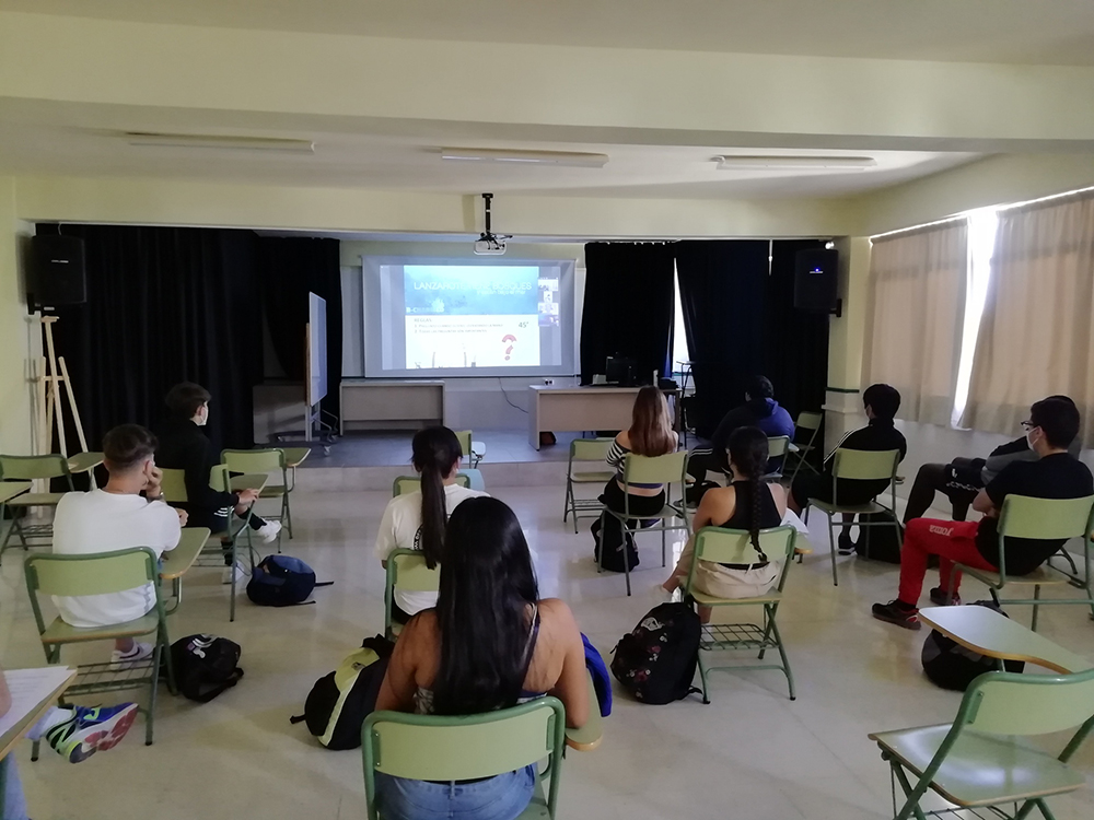  B-CHARMED project disseminate information about the black coral forests of Lanzarote to more than 130 young students on the island